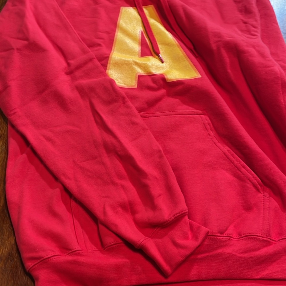 A sweatshirt - Picture 3 of 3